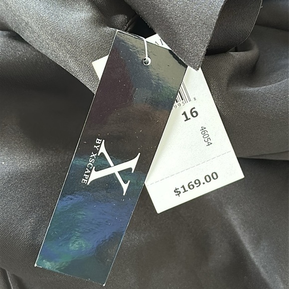 NEW X By XSCAPE Maggie Dress Off the Shoulder Formal Gown Ruffle Sleeve Size 16 - Picture 8 of 8